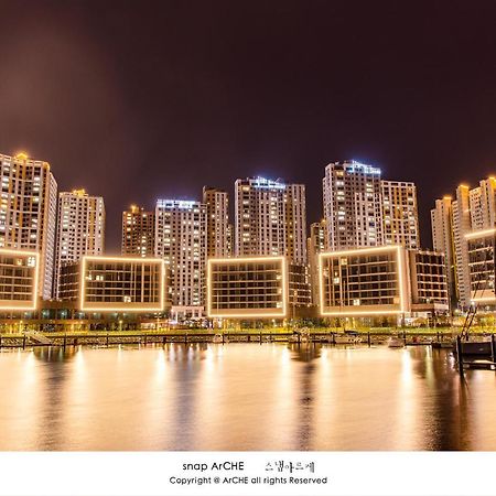 Aparthotel Lotte Castle Marina à Yeosu Extérieur photo
