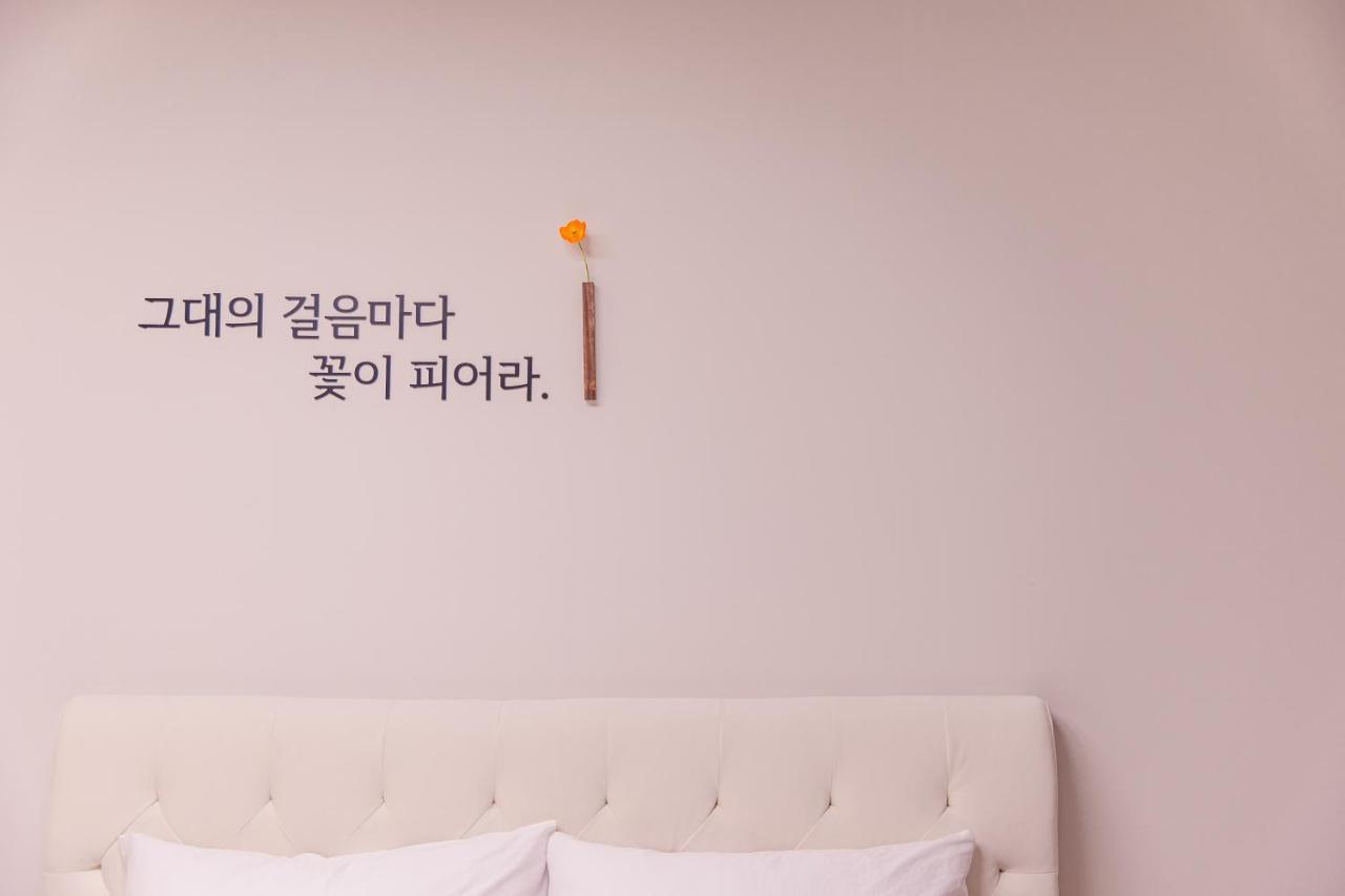Aparthotel Lotte Castle Marina à Yeosu Extérieur photo