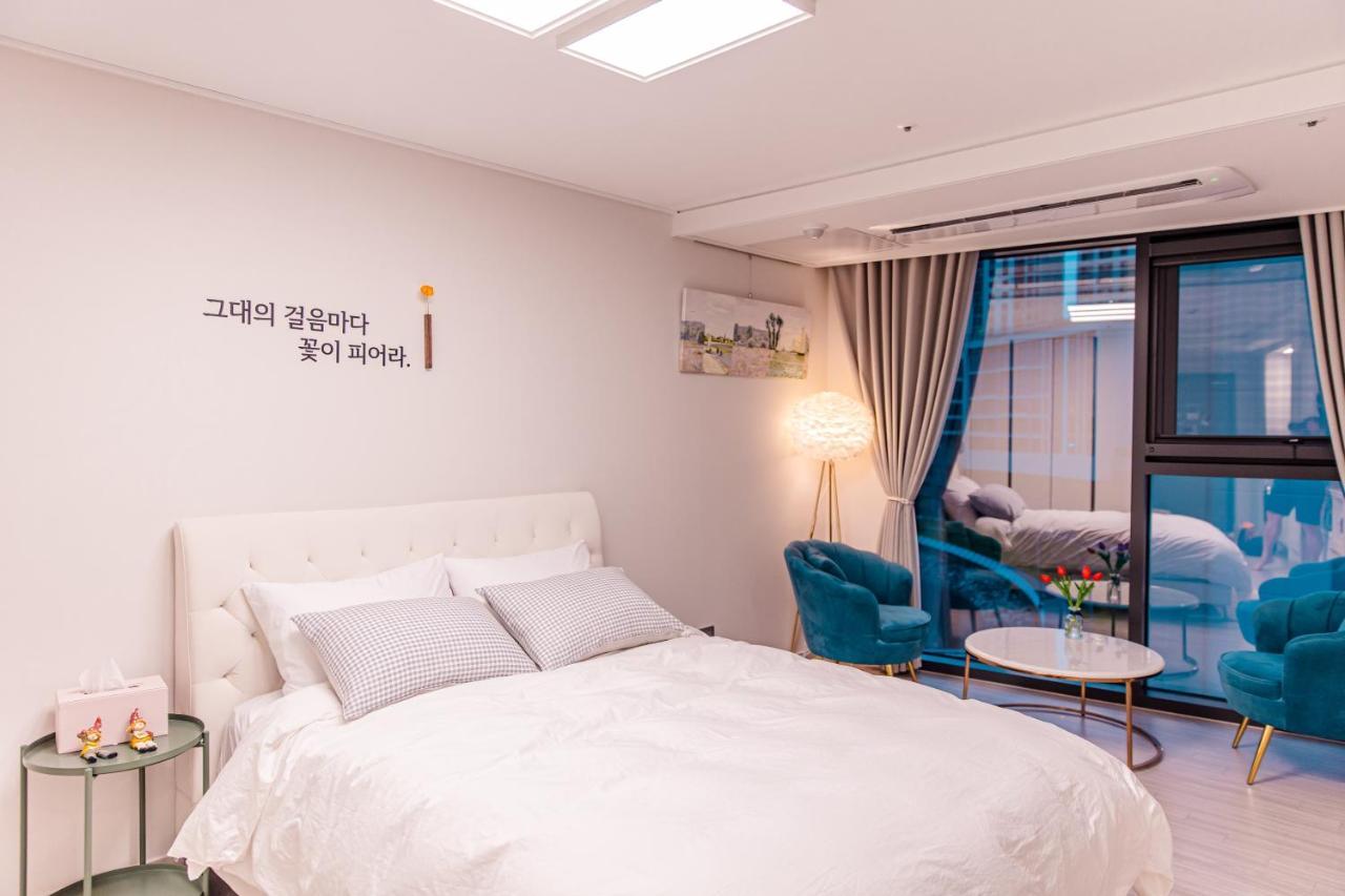 Aparthotel Lotte Castle Marina à Yeosu Extérieur photo