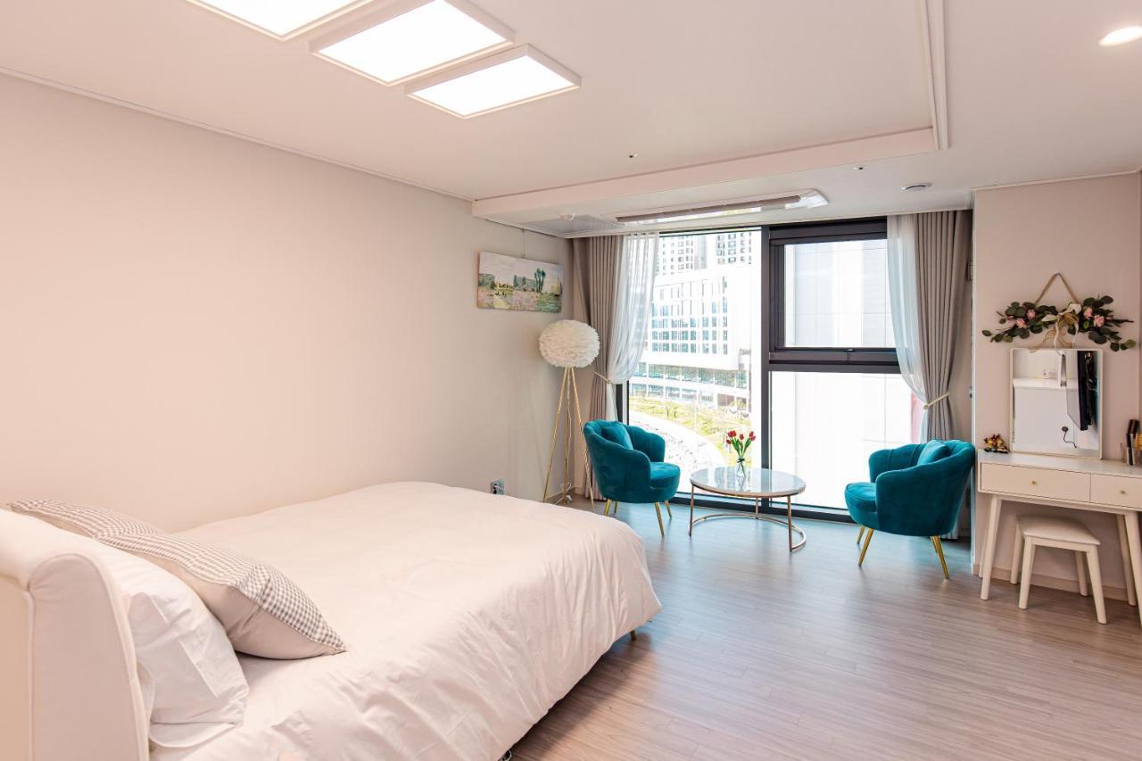 Aparthotel Lotte Castle Marina à Yeosu Extérieur photo