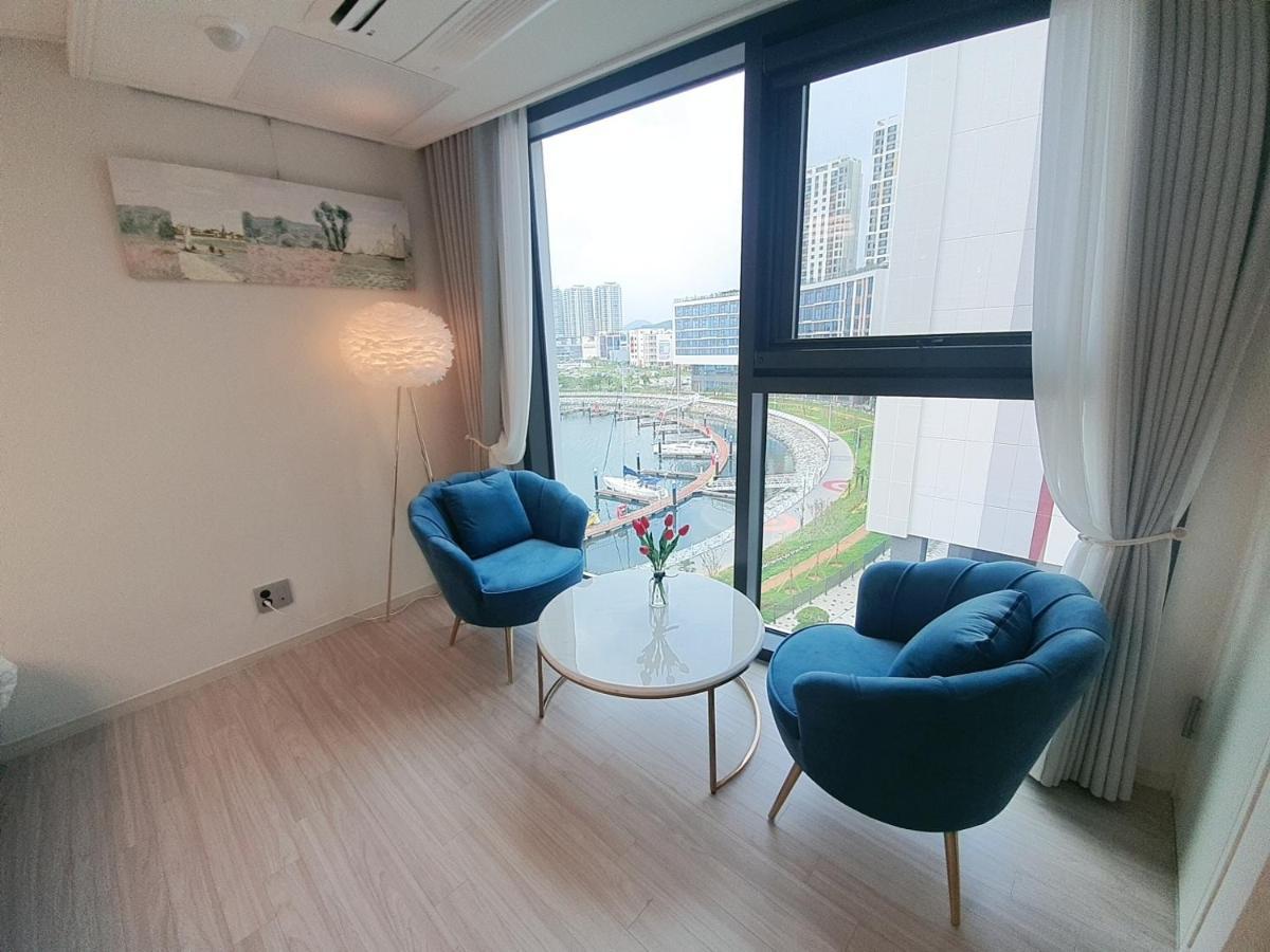 Aparthotel Lotte Castle Marina à Yeosu Extérieur photo
