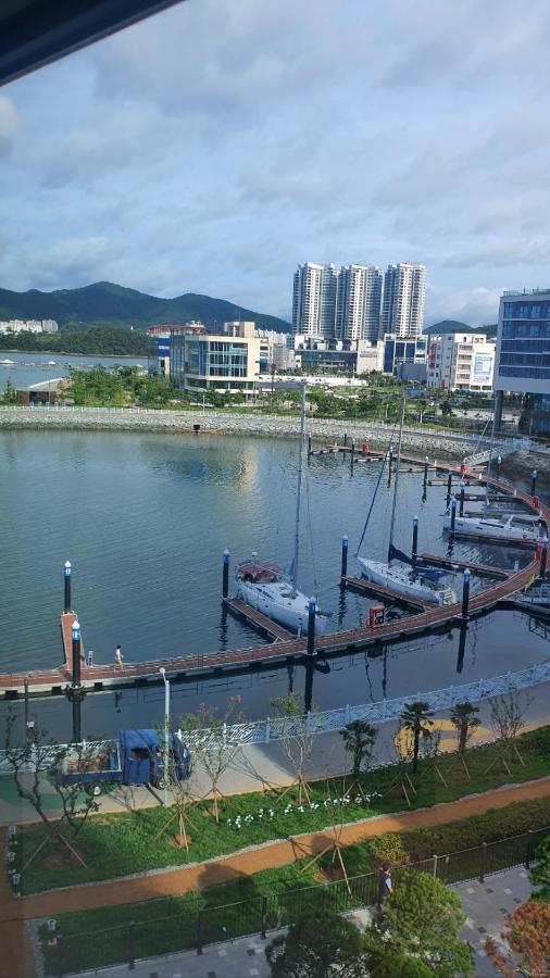 Aparthotel Lotte Castle Marina à Yeosu Extérieur photo