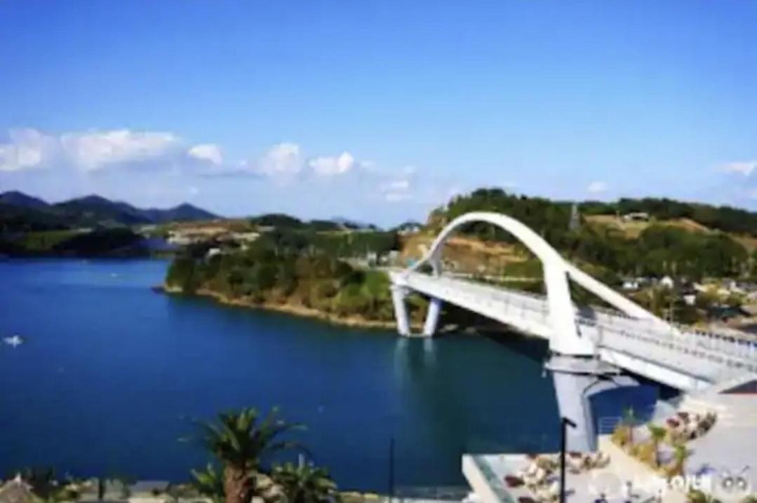 Aparthotel Lotte Castle Marina à Yeosu Extérieur photo